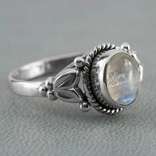 кольцо с лунным камнем