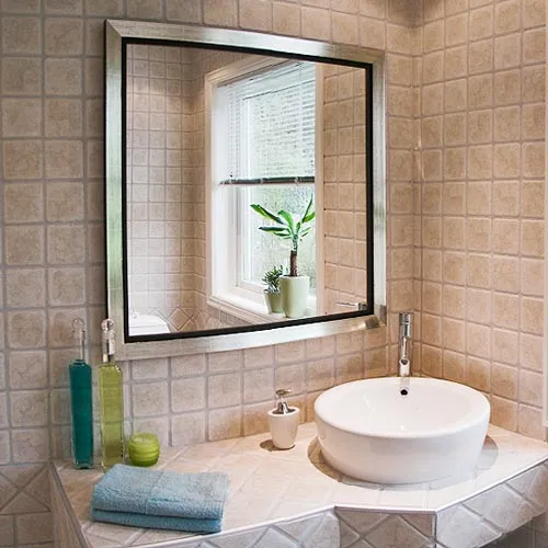Пример зеркала в ванной комнате размещённое над умывальником