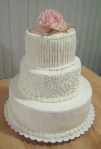 Классический белый свадебный торт: оригинальные идеи оформления. Торт на белом фоне. 11