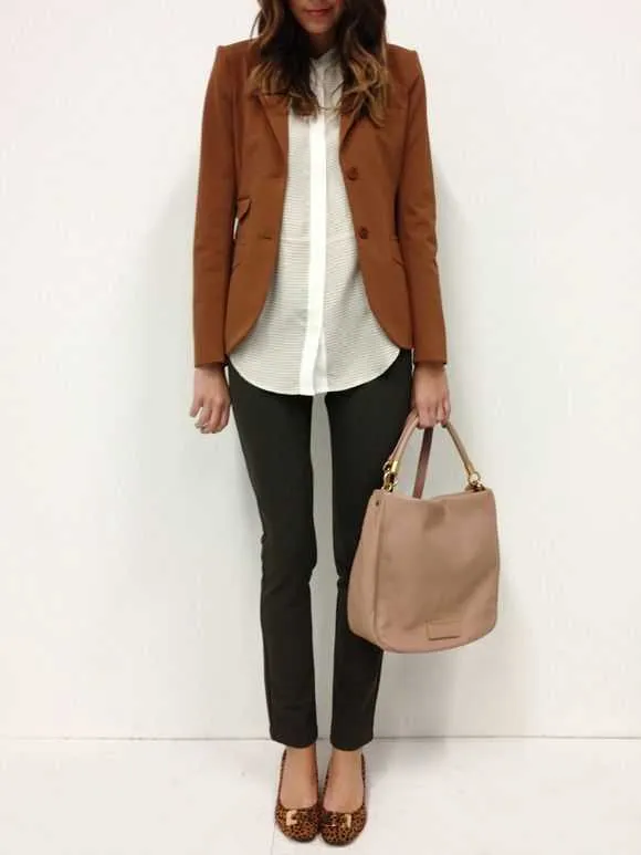 женский коричневый пиджак