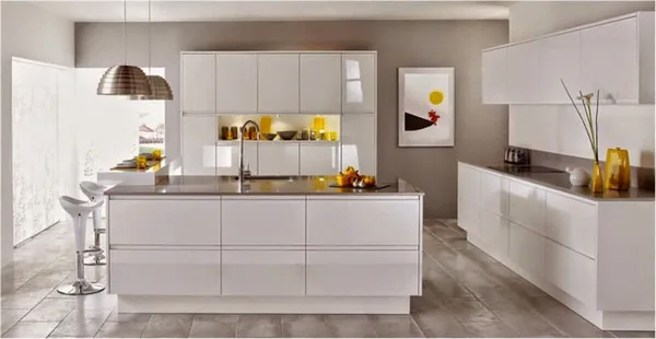Белая мебель в стиле модерн придаёт кухне объём