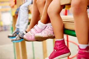 Спортивная обувь для ребенка: как правильно подобрать. Девочки на физре. 11