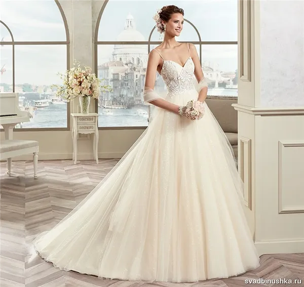 Кремовое свадебное платье