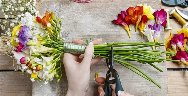 Как сделать букет из цветов своими руками