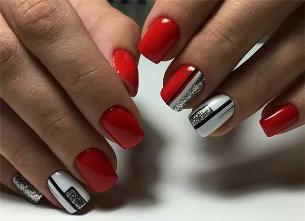 Красивый дизайн красного с белым маникюра на коротких и длинных ногтях