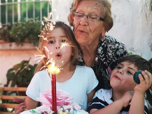 367 идей Что подарить Бабушке на 70 лет. Что подарить бабушке на 70 лет. 2