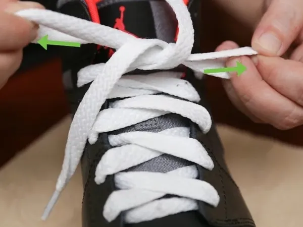 Способы укоротить шнурки не обрезая. Как укоротить шнурки. 13