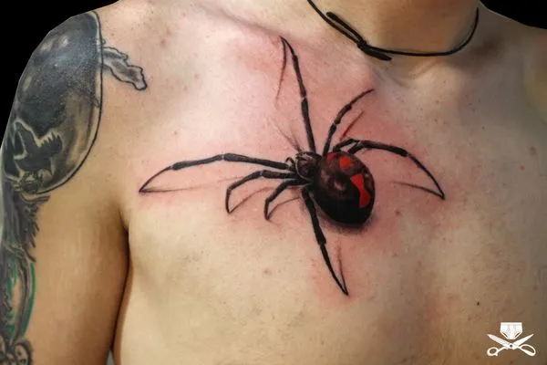 Очаровательная татуировка черной вдовы на плече