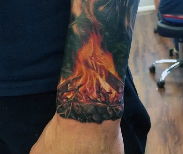 изображение огня на руке