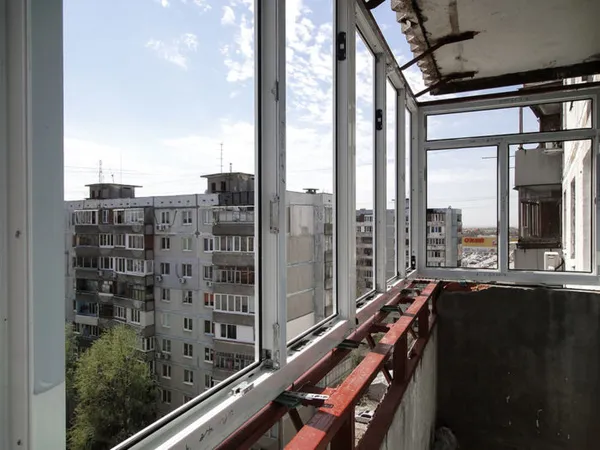 Балкон с выносом: варианты конструкций, остекление, отделка, этапы работ