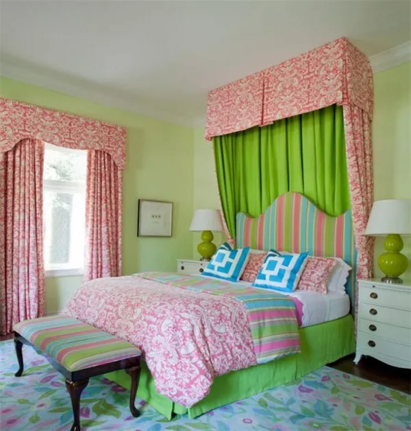 Розово-зеленая спальня.