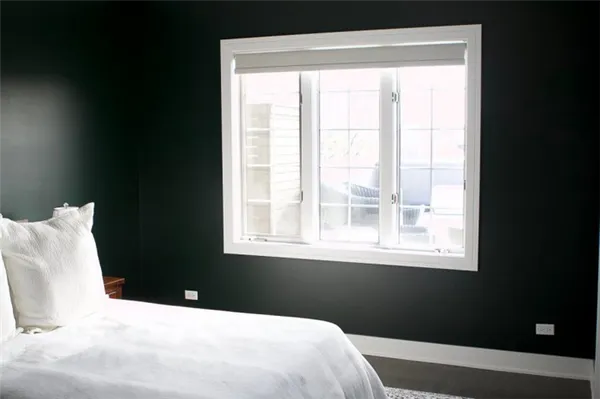 Белые шторы в спальню — 150 фото новинок и примеров дизайна, советы по сочетанию цветов и оформлению интерьера. Белые шторы в интерьере. 31
