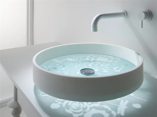 Красивая раковина круглой формы в ванную