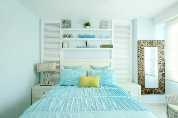 Спальня в голубых тонах: особенности оформления, сочетания цветов, идеи дизайна. Фон голубой нежный. 2