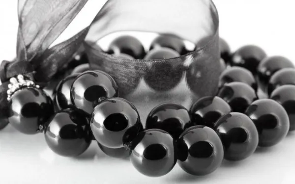 Описание черного жемчуга с фото: каковы его свойства, сколько стоит одна жемчужинка, кому подходит камень? Чёрный Жемчуг — символ защиты и мудрости