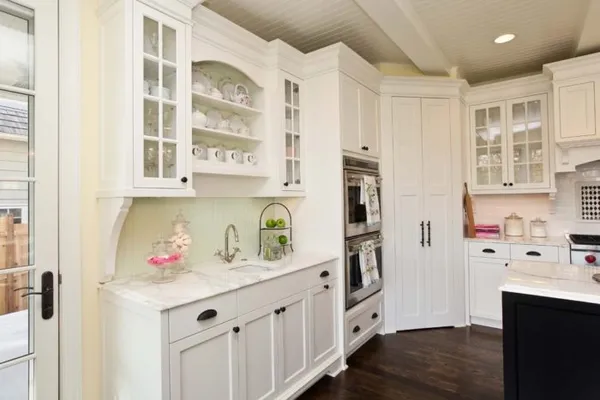 Обзор кухонных шкафов: 100 фото примеров. Кухонный шкаф напольный. 3