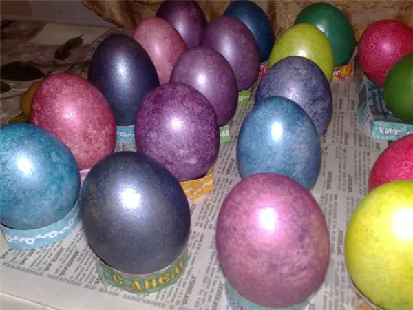 Как покрасить яйца пищевым красителем. Краска для яиц. 3