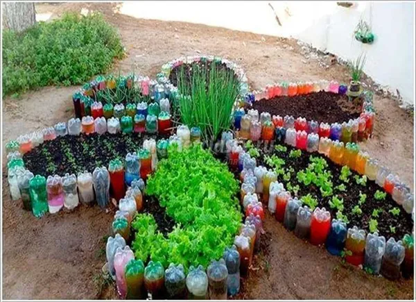 Поделки из пластиковых бутылок для огорода