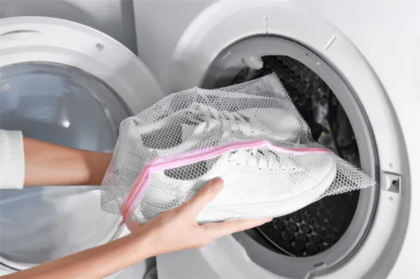 Особенности стирки кроссовок. Как стирать кроссовки в стиральной машине. 3