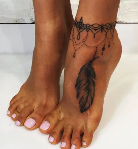 Татуировки на стопе для девушек. Фото надписи, женские узоры, эскизы
