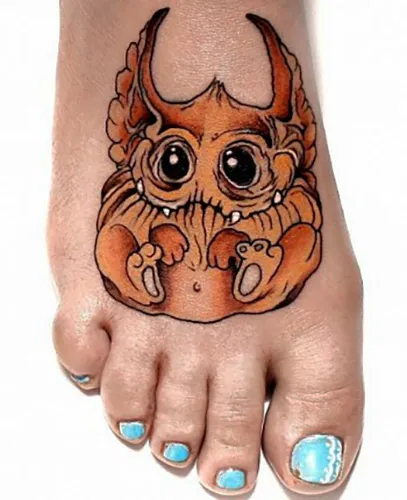 Татуировки на стопе для девушек. Фото надписи, женские узоры, эскизы