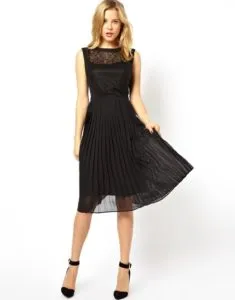 Маленькое черное платье на выпускной 2023: 3 красивых образа с Недели моды в Милане. Черное платье на выпускной. 10