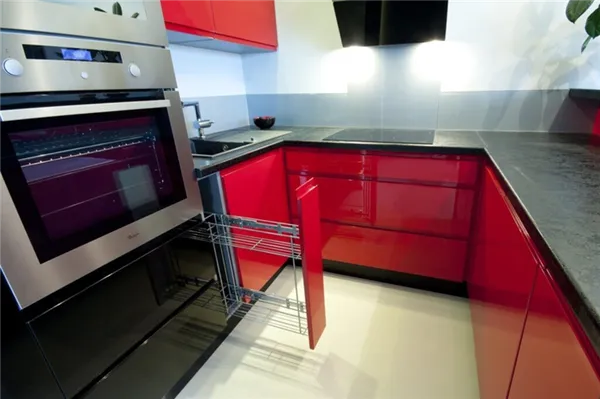 Дизайн красной кухни: 73 примера и советы по оформлению интерьера. Красный свет на кухне. 12