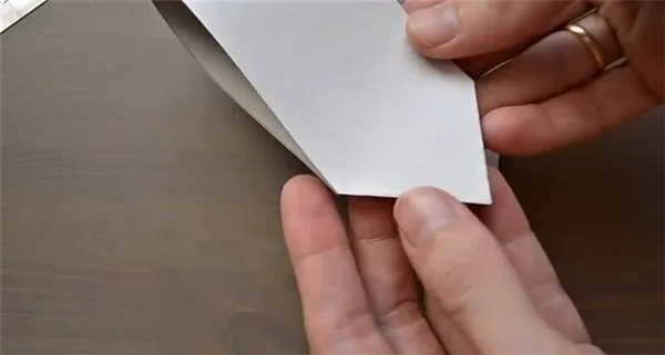 Сложенный листок бумаги