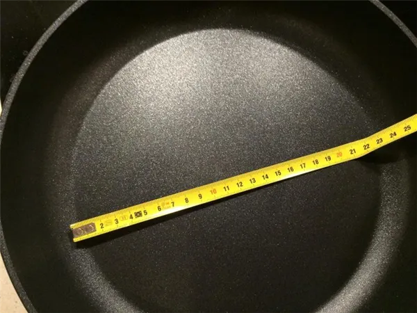 Сковорода диаметр 16 см, чугунная на подставке