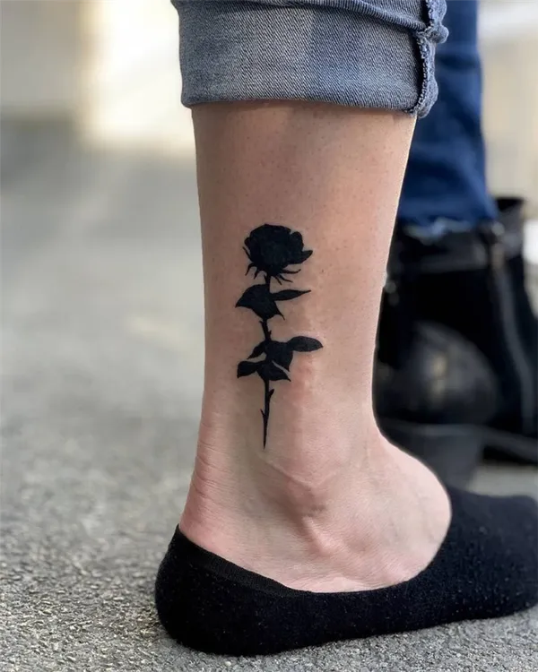 татуировки на ногу