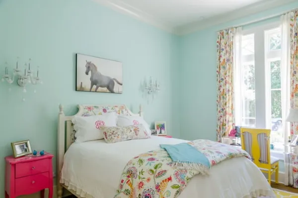 Спальня в голубых тонах: особенности оформления, сочетания цветов, идеи дизайна. Фон голубой нежный. 7