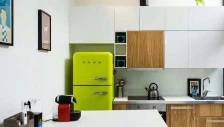 Дизайн маленькой кухни с холодильником. Кухня с холодильником. 10