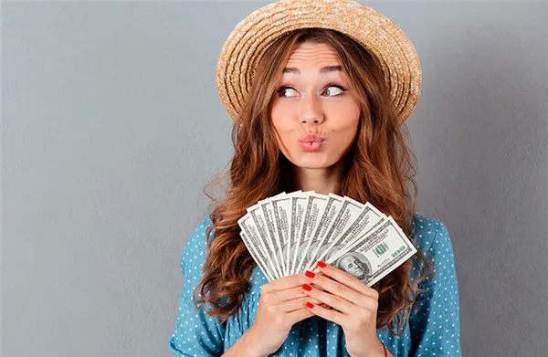 43 Способа, Как необычно и красиво подарить Деньги Женщине. Фото денег в руках. 2