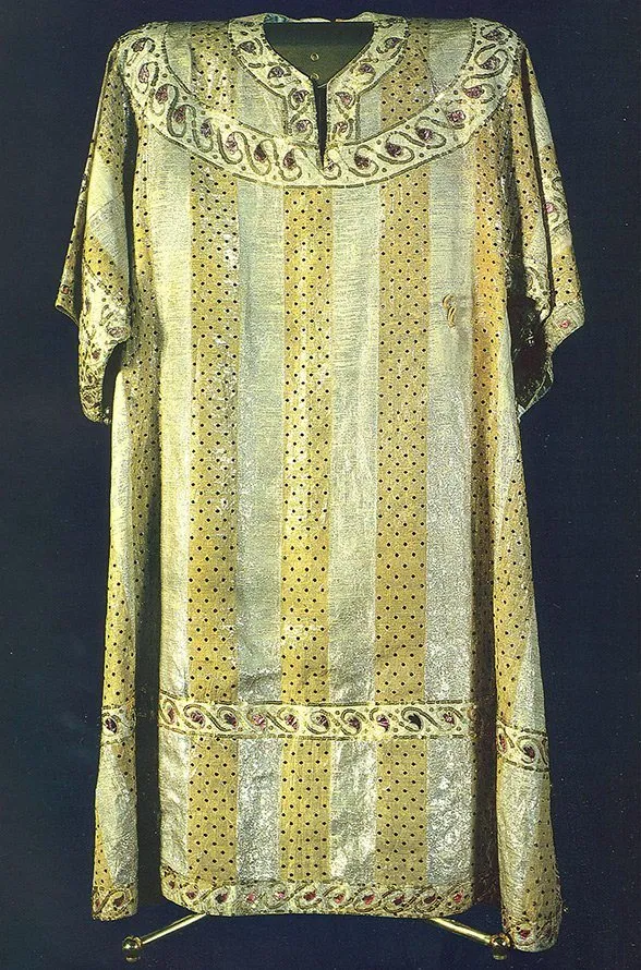 Золотое парчовое платье — идеальная покупка на все времена. Платье из парчи. 22