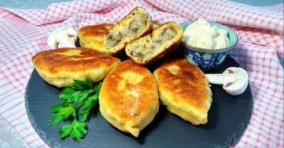 Жареные пирожки на кефире с картошкой и грибами