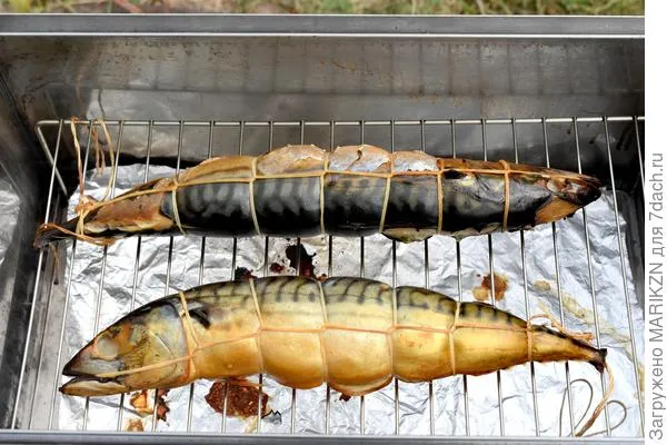 Готовая скумбрия горячего копчения.