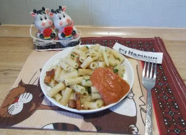 Жаркое из свинины с картошкой и грибами в горшочках 3