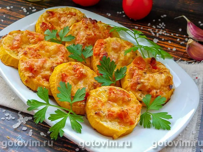 Кабачки, запеченные кружочками в духовке с помидорами и сыром. Фотография рецепта.