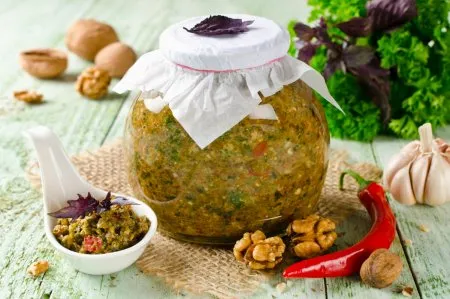 Острая аджика на зиму: 12 быстрых и вкусных рецептов 8